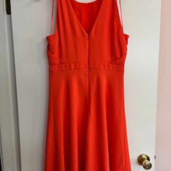 DRESSES - Picture 4 of 13